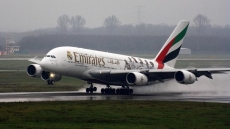 Pesawat Airbus A380-800 Maskapai Emirates Mendarat Di Bali